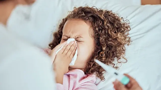 هل يمكن تطعيم طفلي إذا كان مصاباً بنزلة برد أو سعال أو حمى؟