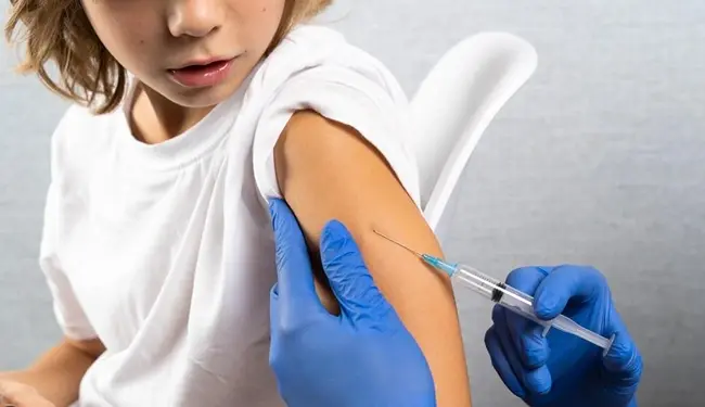 خرافات وحقائق حول لقاح فيروس الورم الحليمي البشري (HPV): ما ينبغي للوالدين معرفته قبل تطعيم أطفالهم