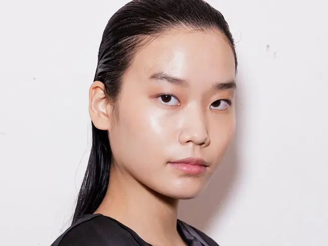 How to Achieve Glass Skin: What Actually Works and What to Avoid (Dermatologist Guide 2026)